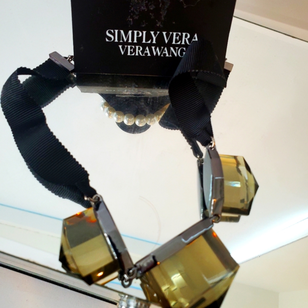 New Simply Vera Wang- chunky necklace 💓
